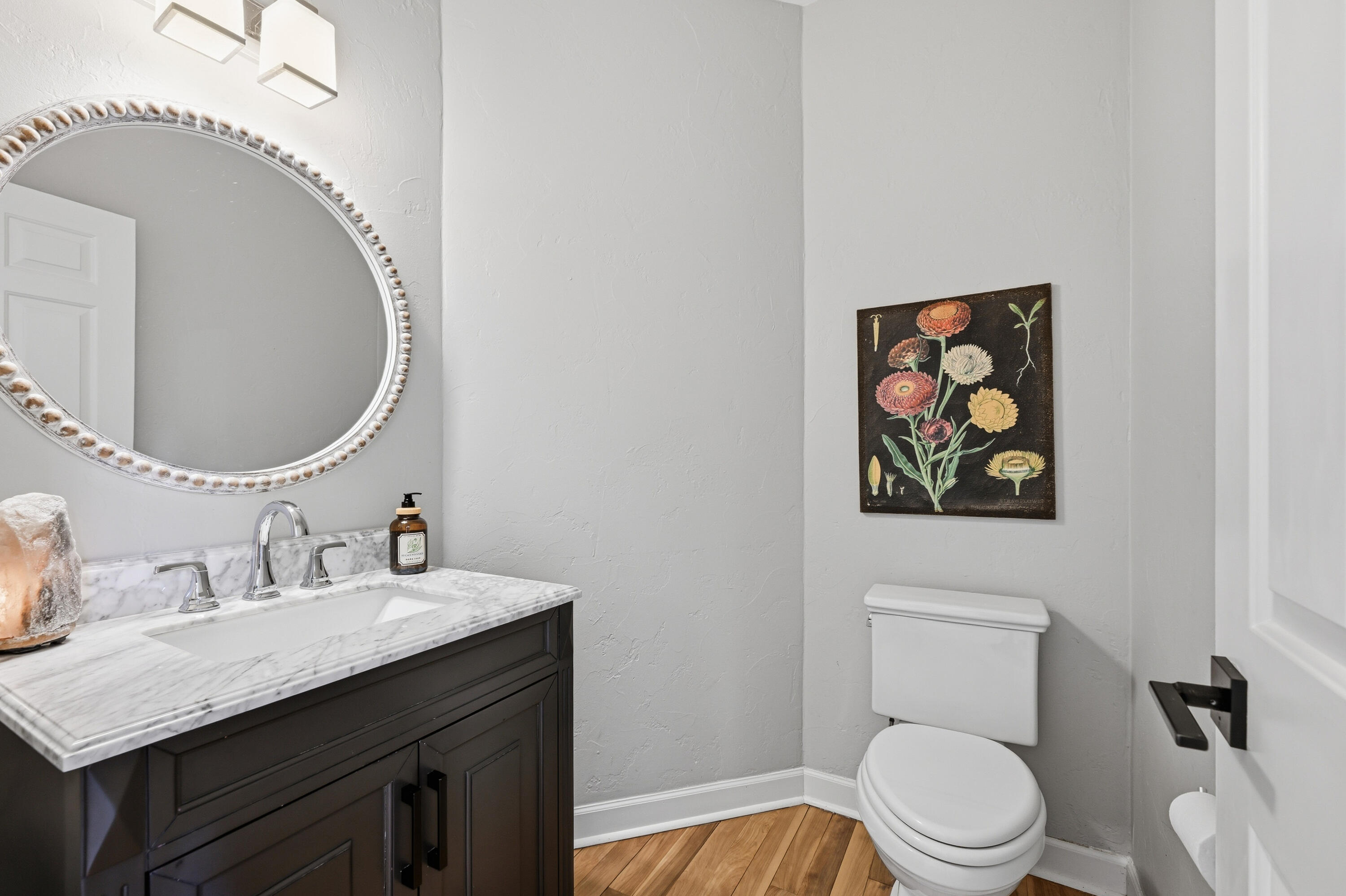 W223N3589 Ridgeside Court Pewaukee, WI 53072 - Photo 24 of 42 Half bath on main