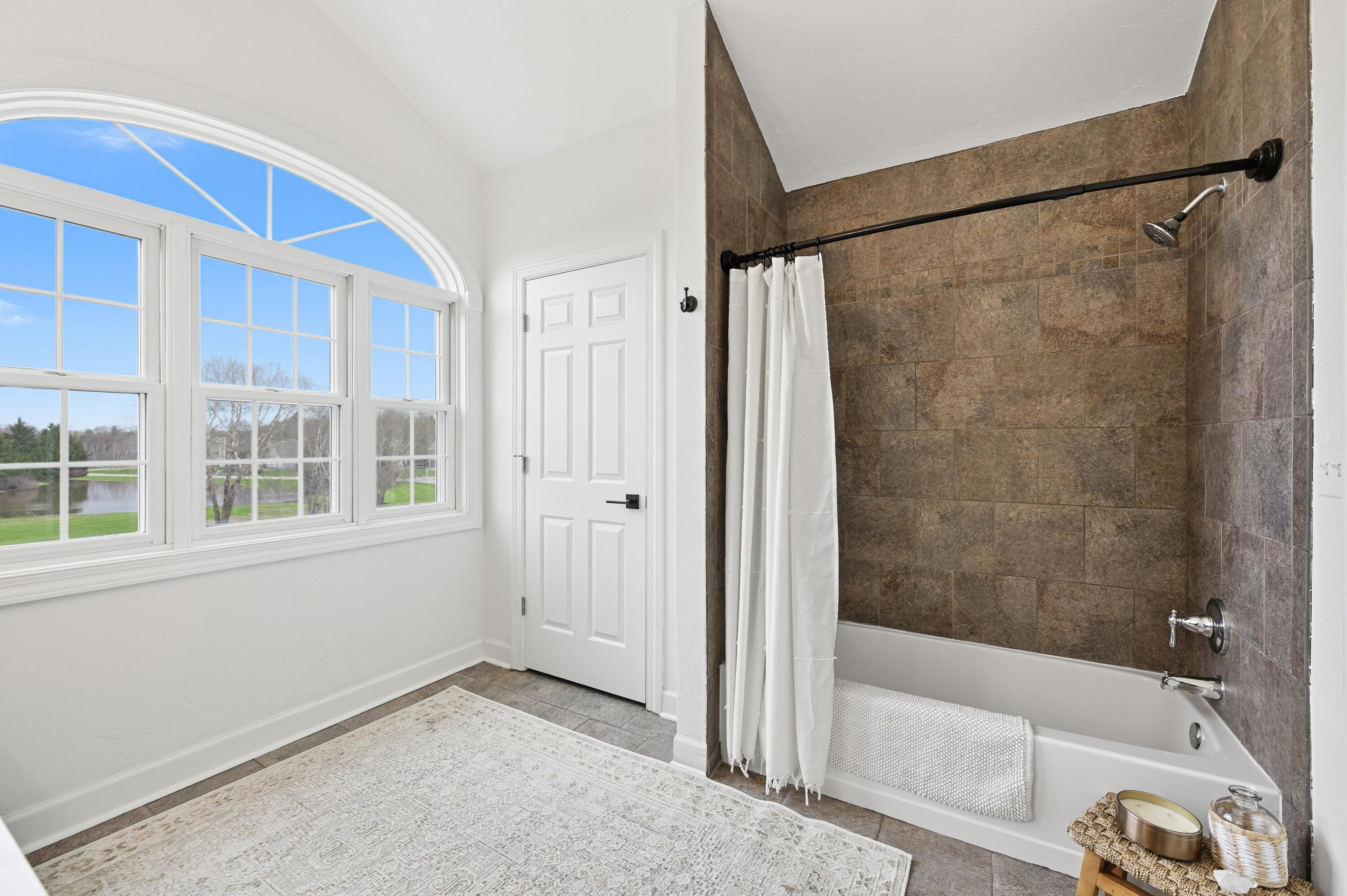 W223N3589 Ridgeside Court Pewaukee, WI 53072 - Photo 30 of 42 Full Bath on Upper