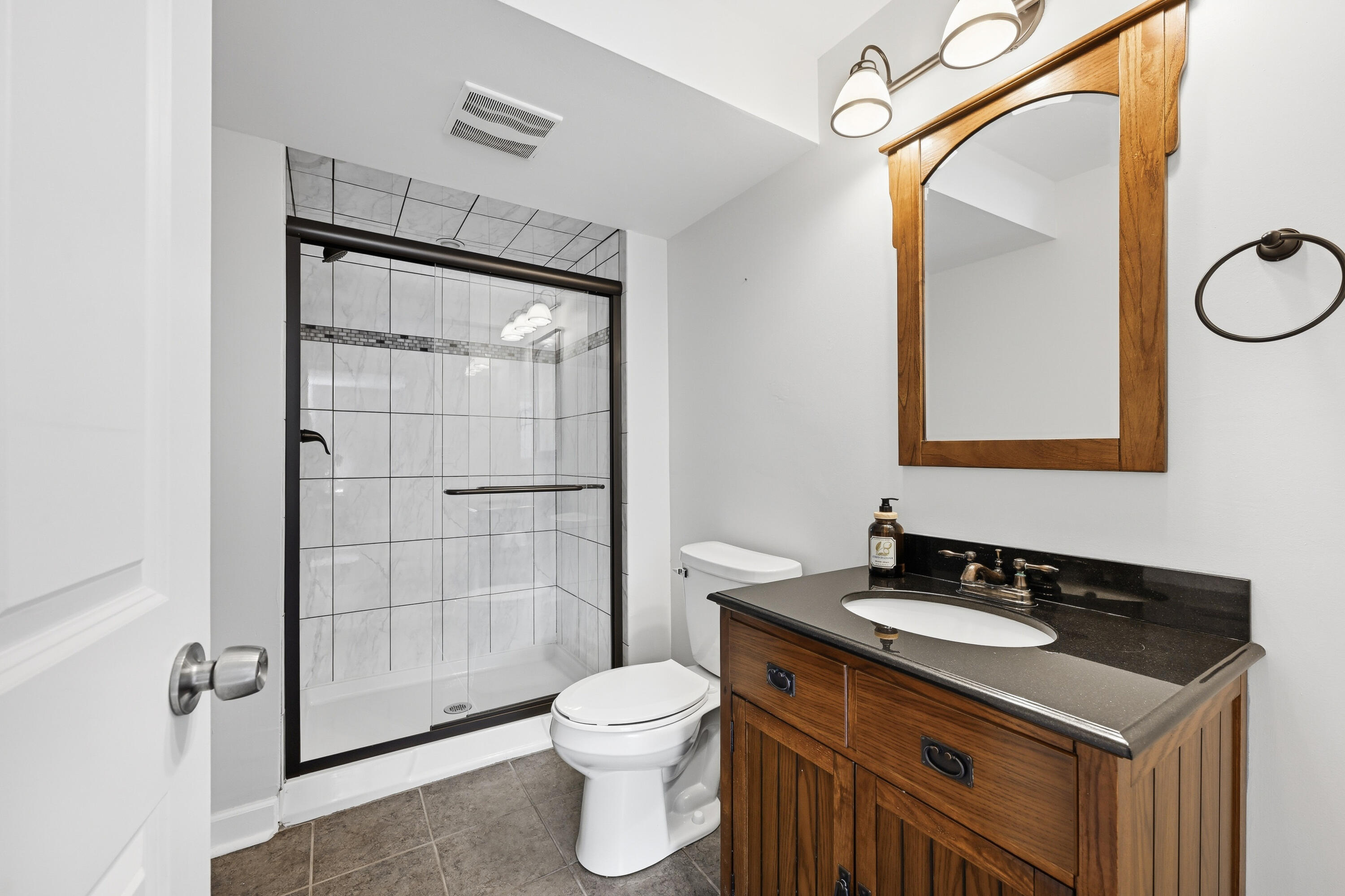 W223N3589 Ridgeside Court Pewaukee, WI 53072 - Photo 37 of 42 LL Full Bath