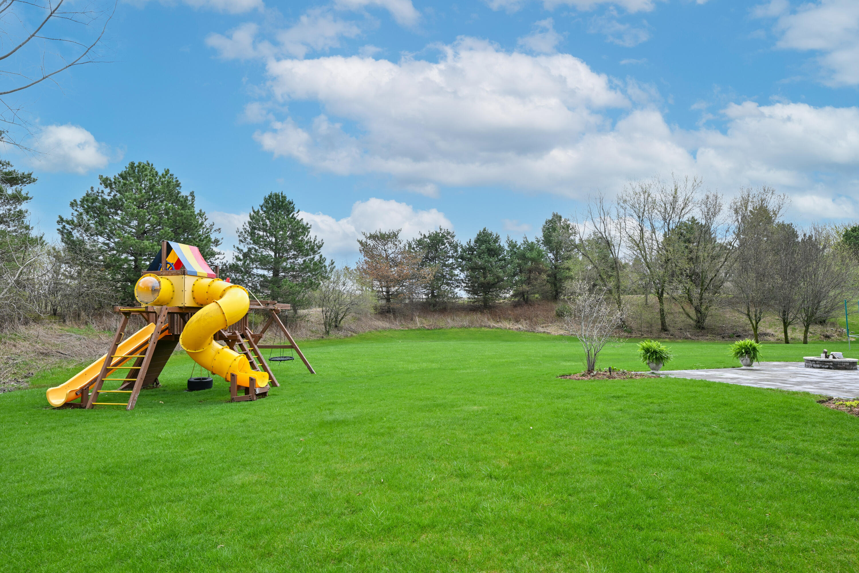 W223N3589 Ridgeside Court Pewaukee, WI 53072 - Photo 39 of 42 Backyard