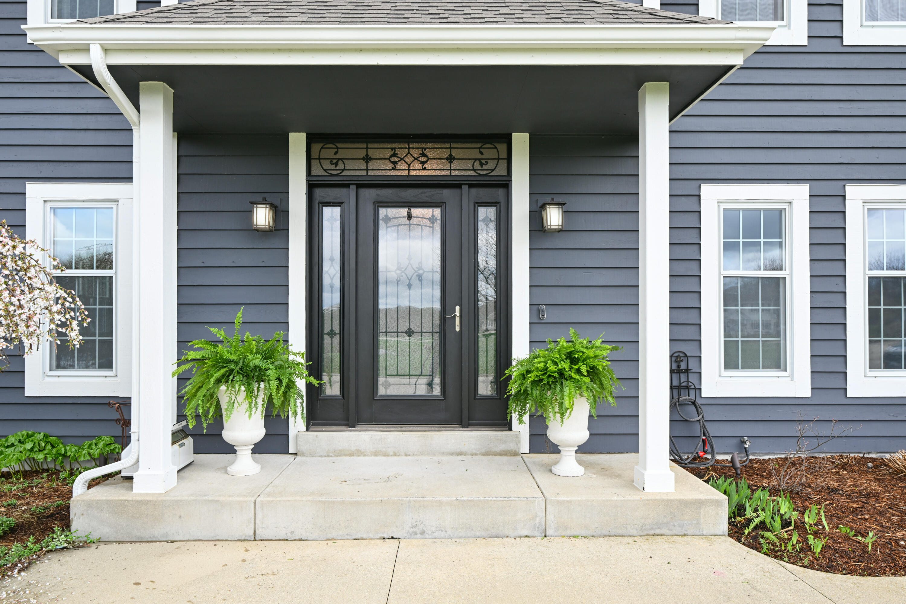 W223N3589 Ridgeside Court Pewaukee, WI 53072 - Photo 6 of 42 Front Door