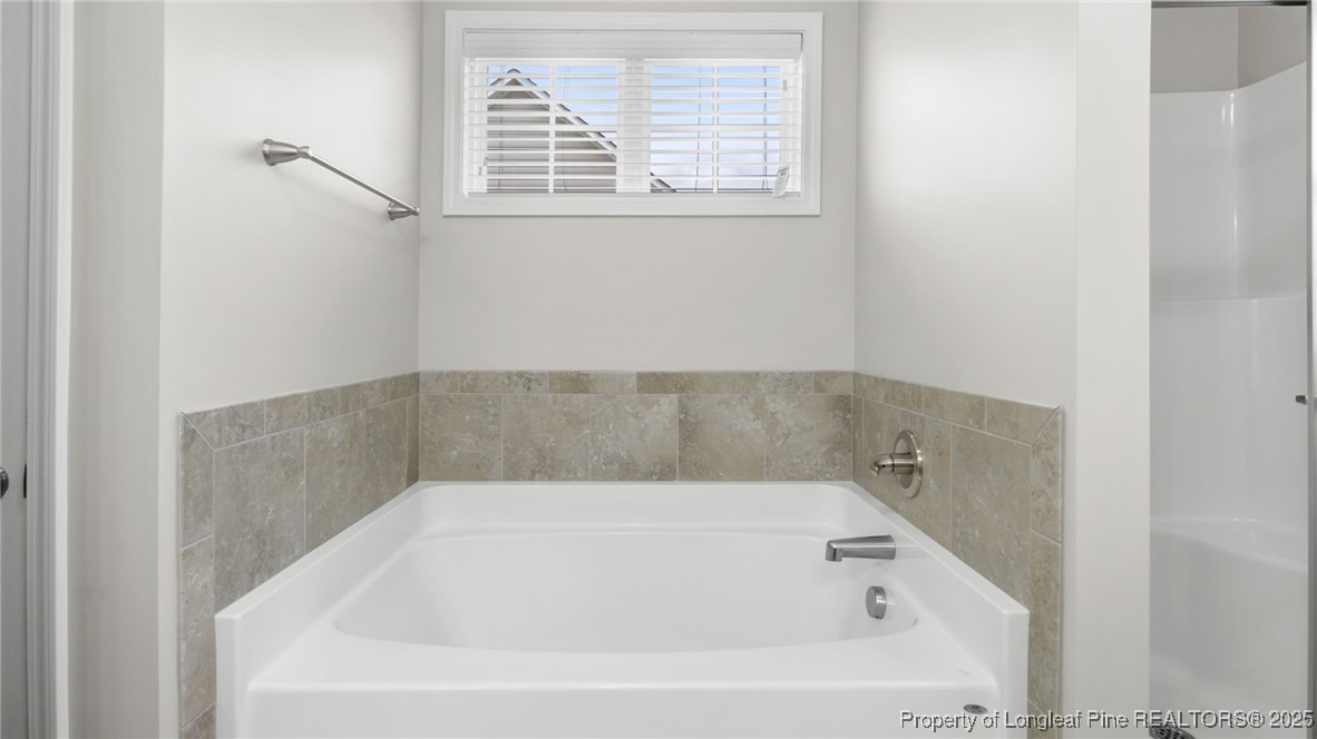 160 Chatfield Dr. Raeford, NC 28376 - Photo 26 of 32 a bathroom with a bathtub