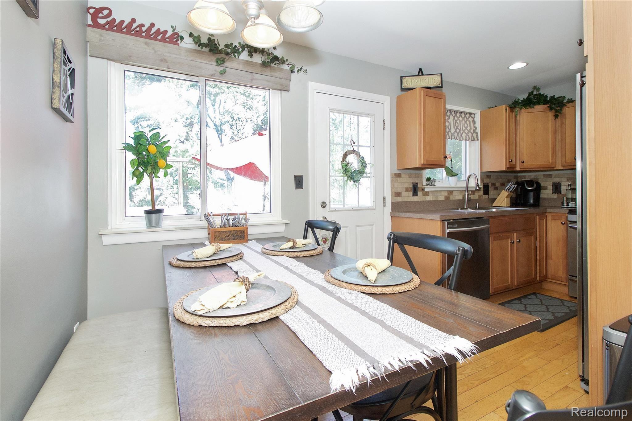 1129 Delta Road Walled Lake, MI 48390 - Photo 4 of 19 4.jpg