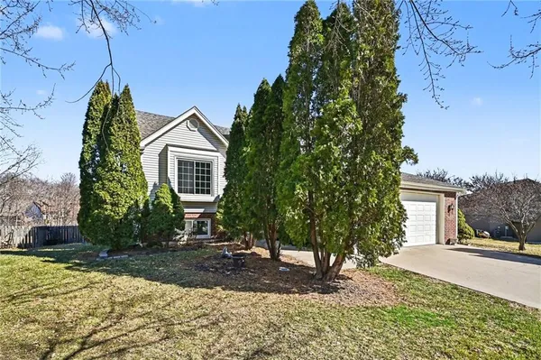 $440,000 | 421 Fletcher Drive, Smithville, MO 64089