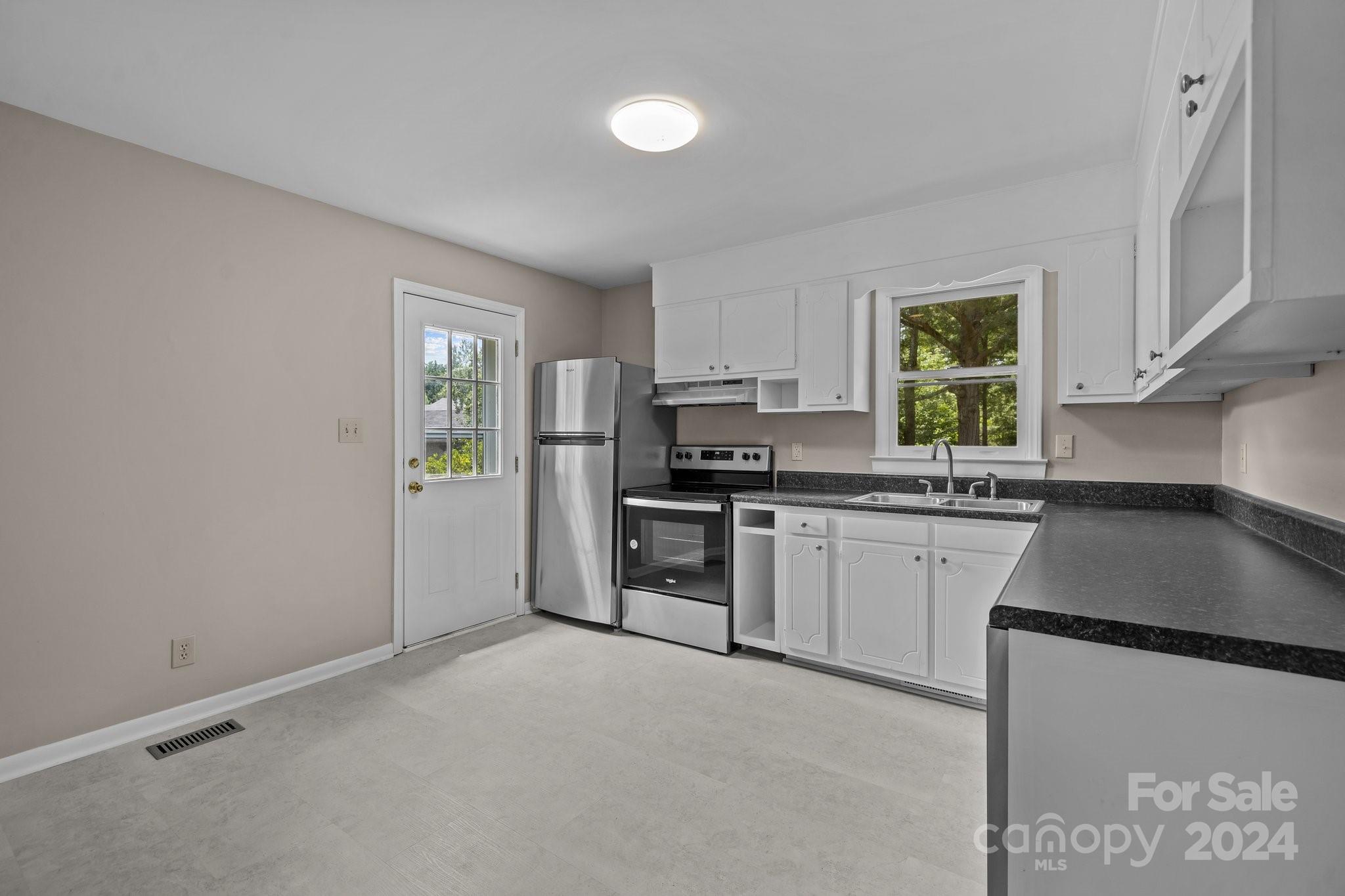 1558 Legion Road Fort Mill, SC 29715 - Photo 10 of 30 Gallery Image 10