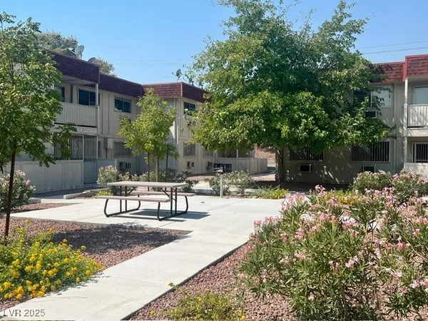 $1,350 | 5346 South Swenson Street, Unit 35, Las Vegas, NV 89119