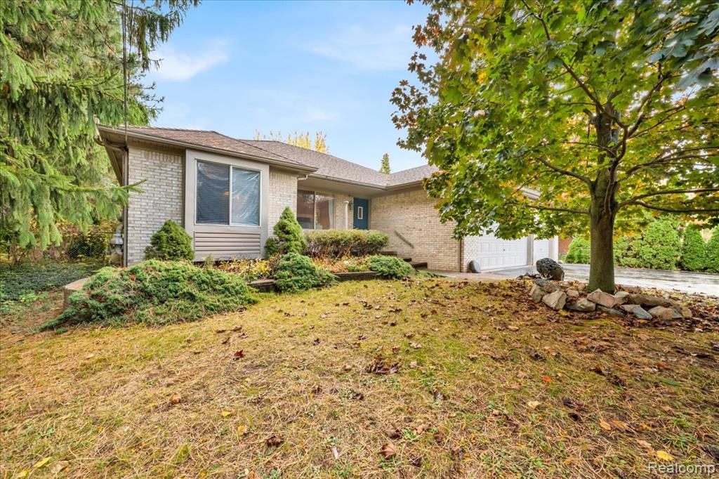 1370 South Boulevard Rochester, MI 48309 - Photo 2 of 65