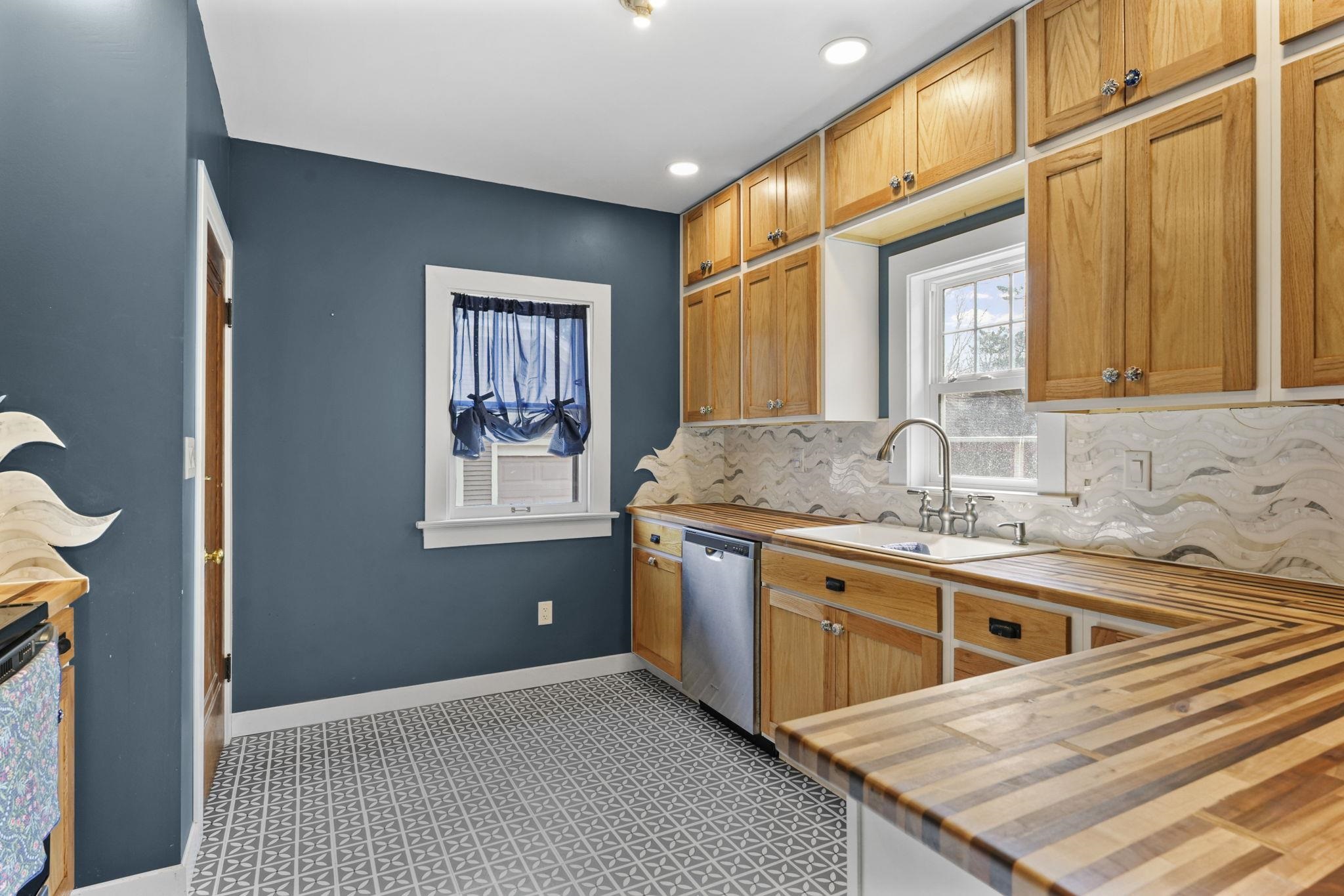 1433 Spaight Street Madison, WI 53703 - Photo 12 of 59