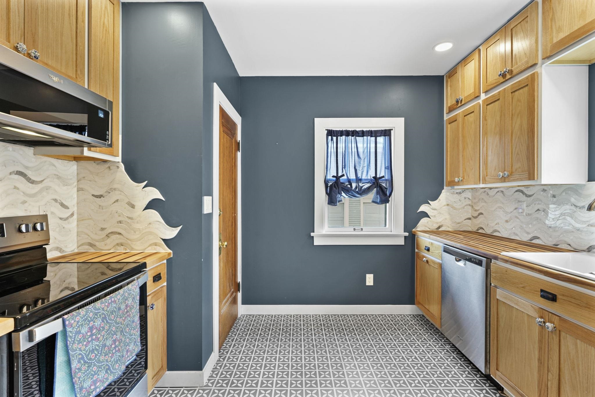 1433 Spaight Street Madison, WI 53703 - Photo 15 of 59