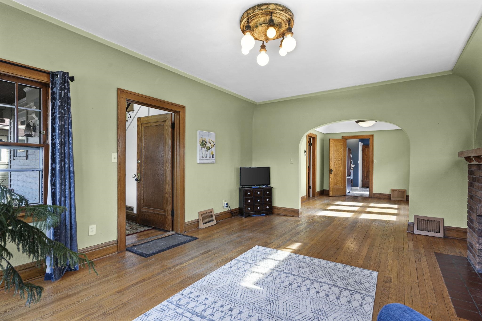 1433 Spaight Street Madison, WI 53703 - Photo 7 of 59