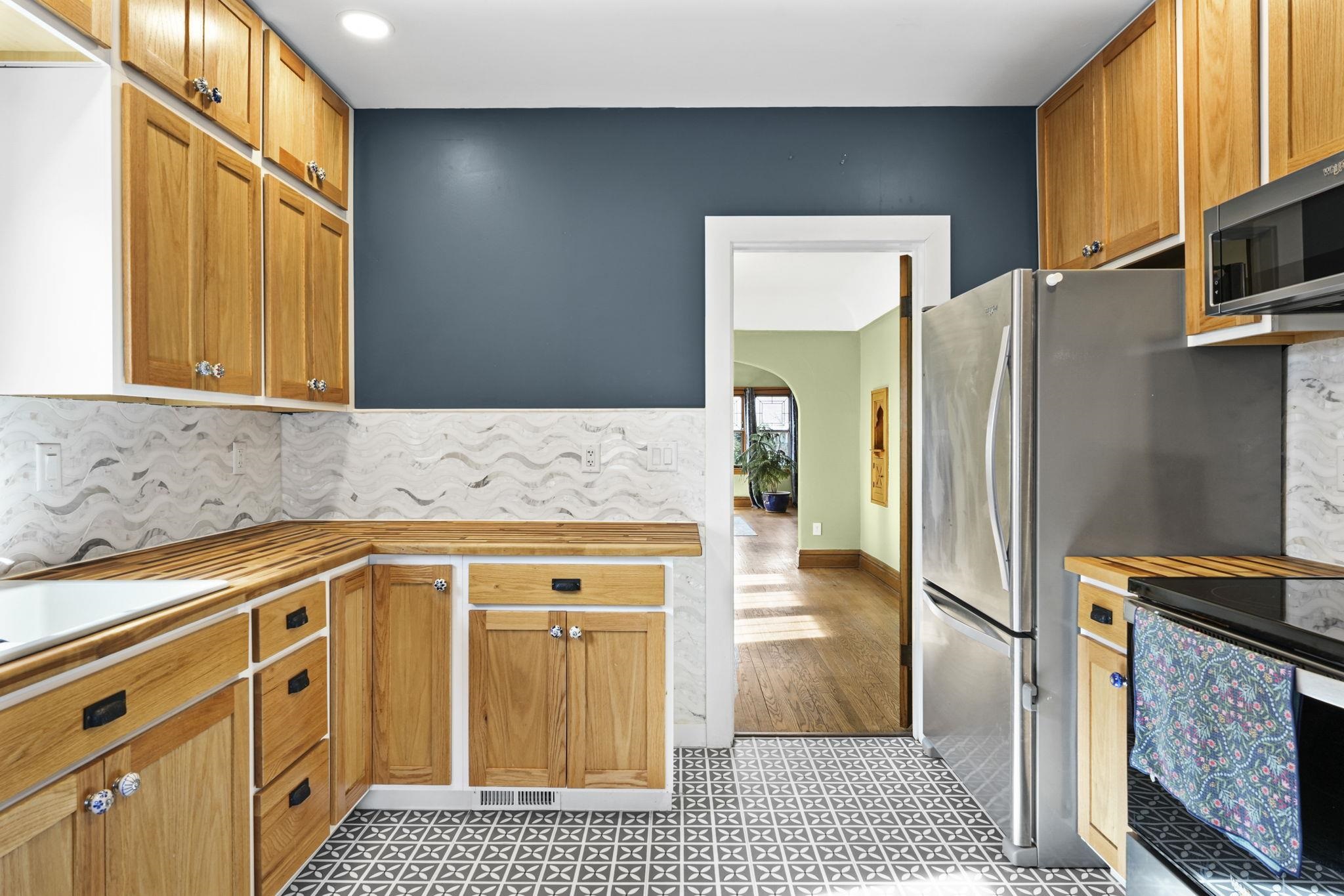 1433 Spaight Street Madison, WI 53703 - Photo 10 of 59