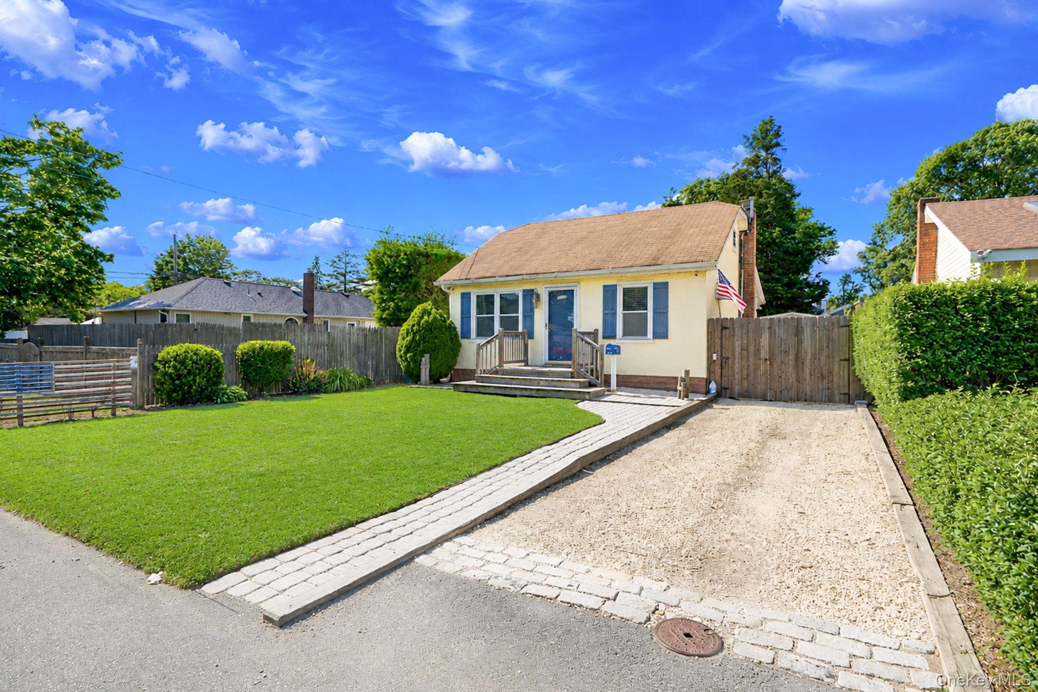 7 Inca Drive Bay Shore, NY 11706 - Photo 3 of 29