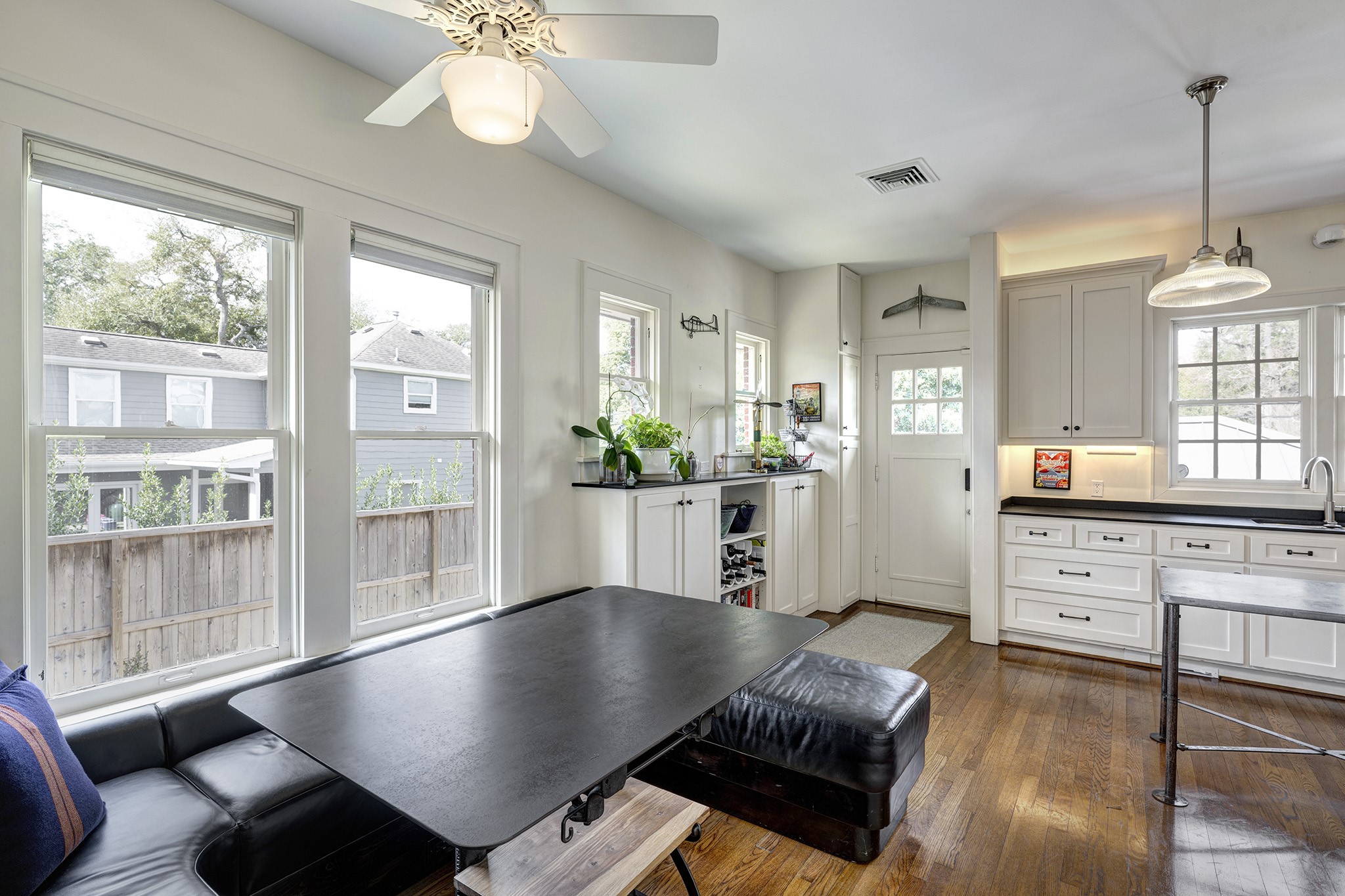 1902 Bolsover Street Houston, TX 77005 - Photo 8 of 27 Light-filled breakfast room open to the kitchen creates a nice setting for casual meals.