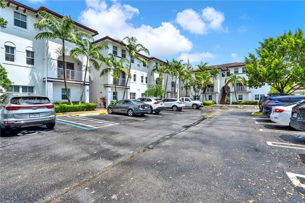$2,800 | 8620 Northwest 97th Avenue, Unit 213, Doral, FL 33178
