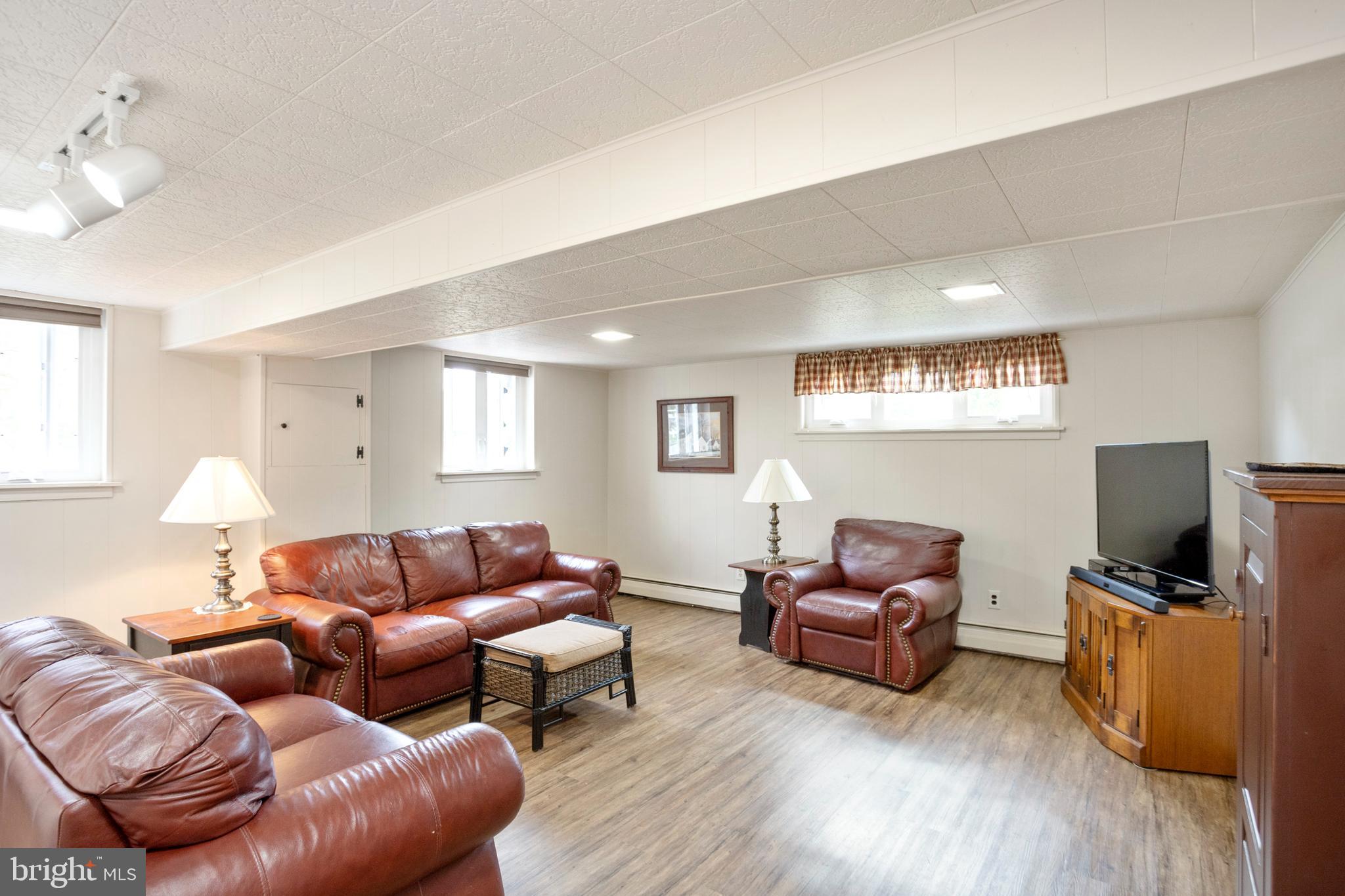 113 Brant Road Norristown, PA 19403 - Photo 22 of 34 Family Room