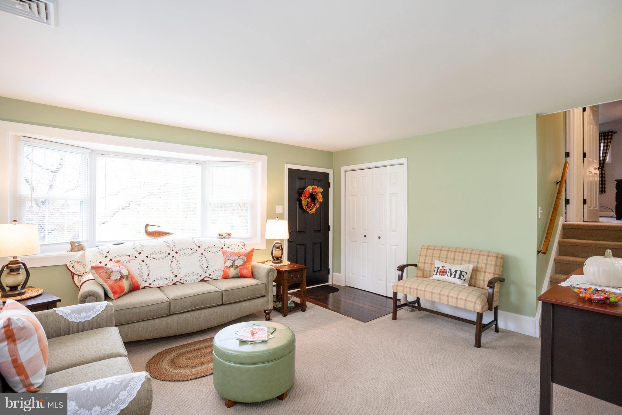 113 Brant Road Norristown, PA 19403 - Photo 6 of 34 Living Room