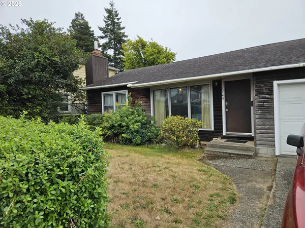 $300,000 | 1749 Juniper Avenue, Coos Bay, OR 97420