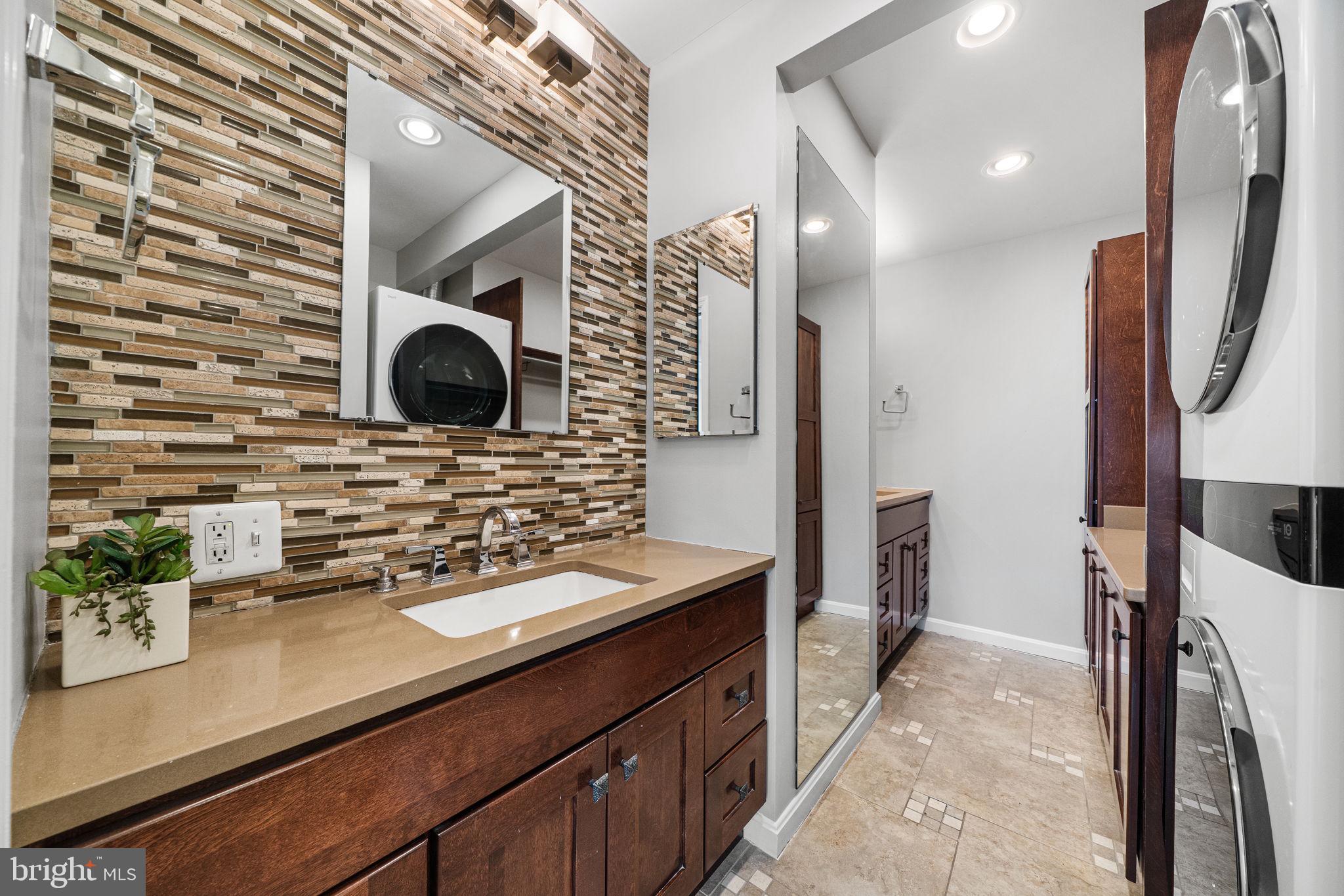 4819 Carriagepark Road Fairfax, VA 22032 - Photo 52 of 74 Primary Bathroom