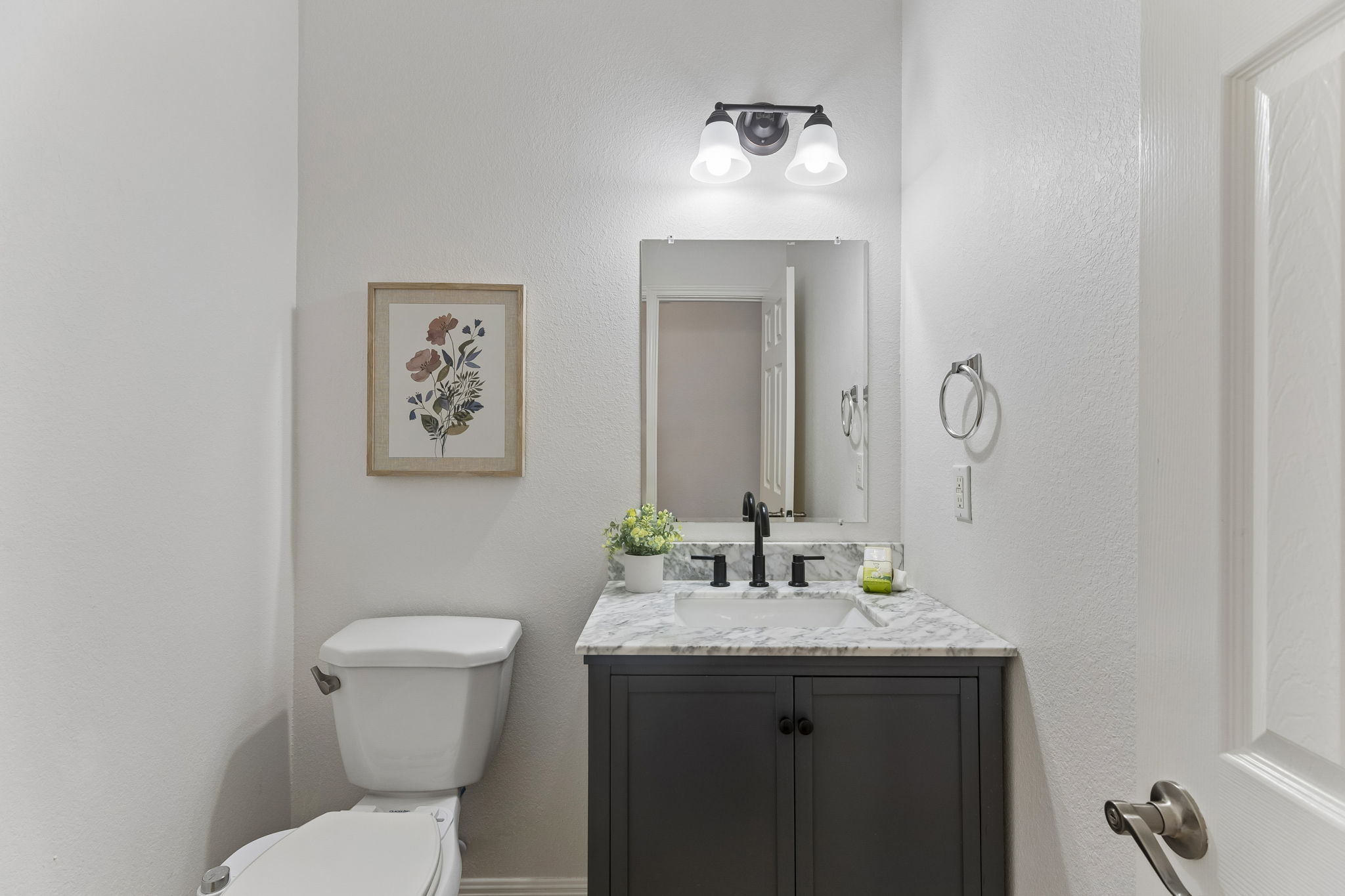 6557 Needham Lane Austin, TX 78739 - Photo 17 of 37 Main-floor powder bath
