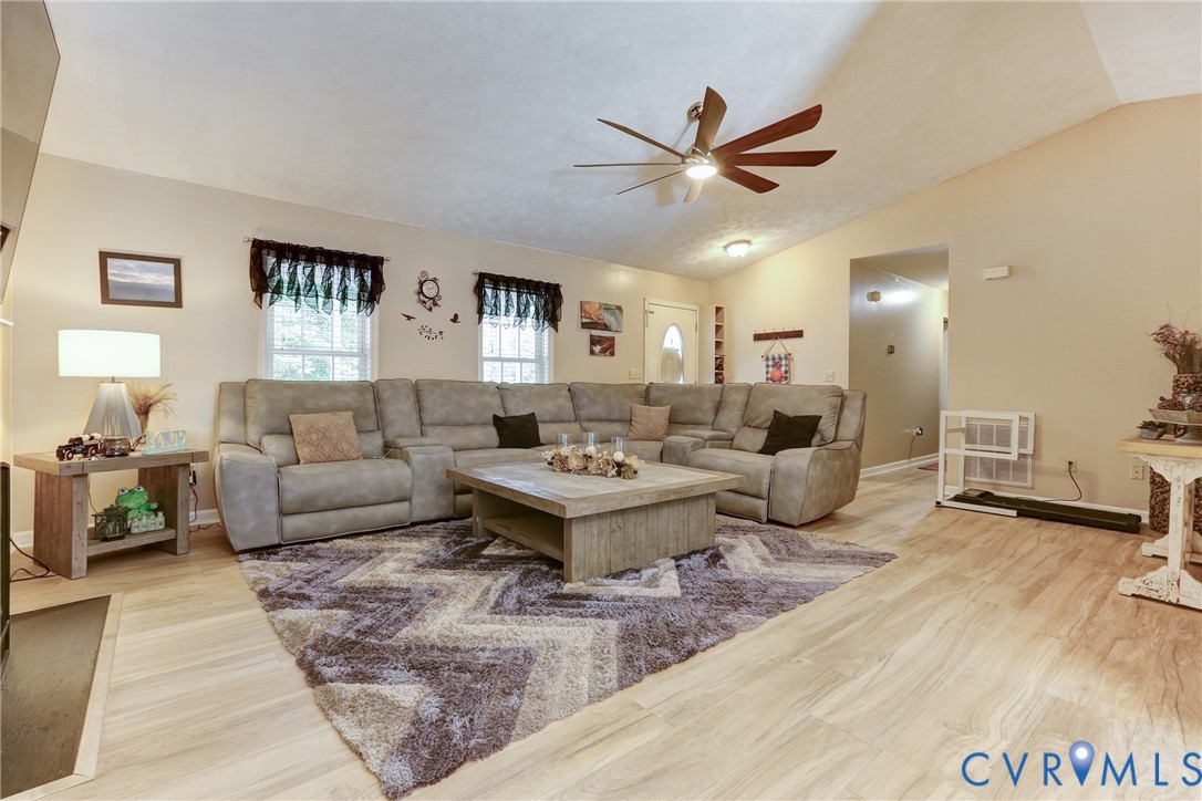 9689 Shannon Hill Road Louisa, VA 23093 - Photo 5 of 37