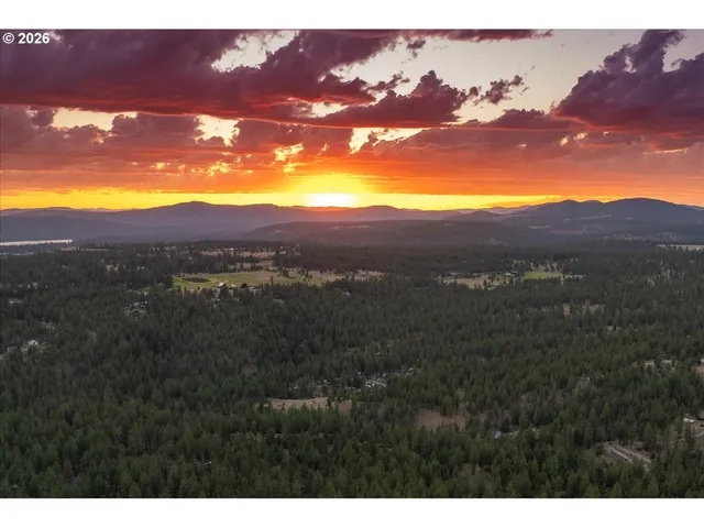 a view of sunset and city view
