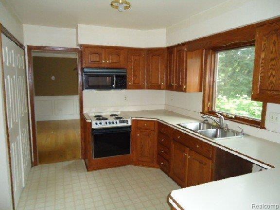 844 Spartan Drive Rochester, MI 48309 - Photo 5 of 22 DSC00476-mfsopt