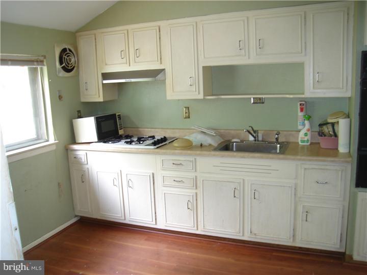 935 Chesterfield Road Barrington, NJ 08033 - Photo 4 of 11 Kitchen
