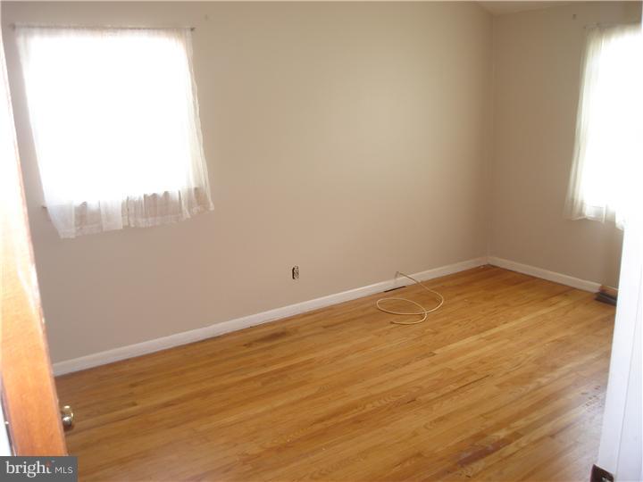 935 Chesterfield Road Barrington, NJ 08033 - Photo 6 of 11