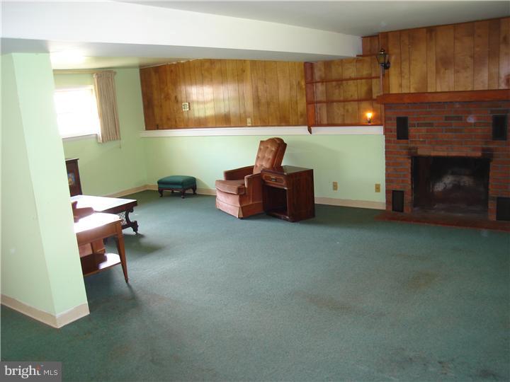 935 Chesterfield Road Barrington, NJ 08033 - Photo 7 of 11