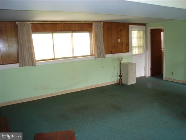 935 Chesterfield Road Barrington, NJ 08033 - Photo 9 of 11