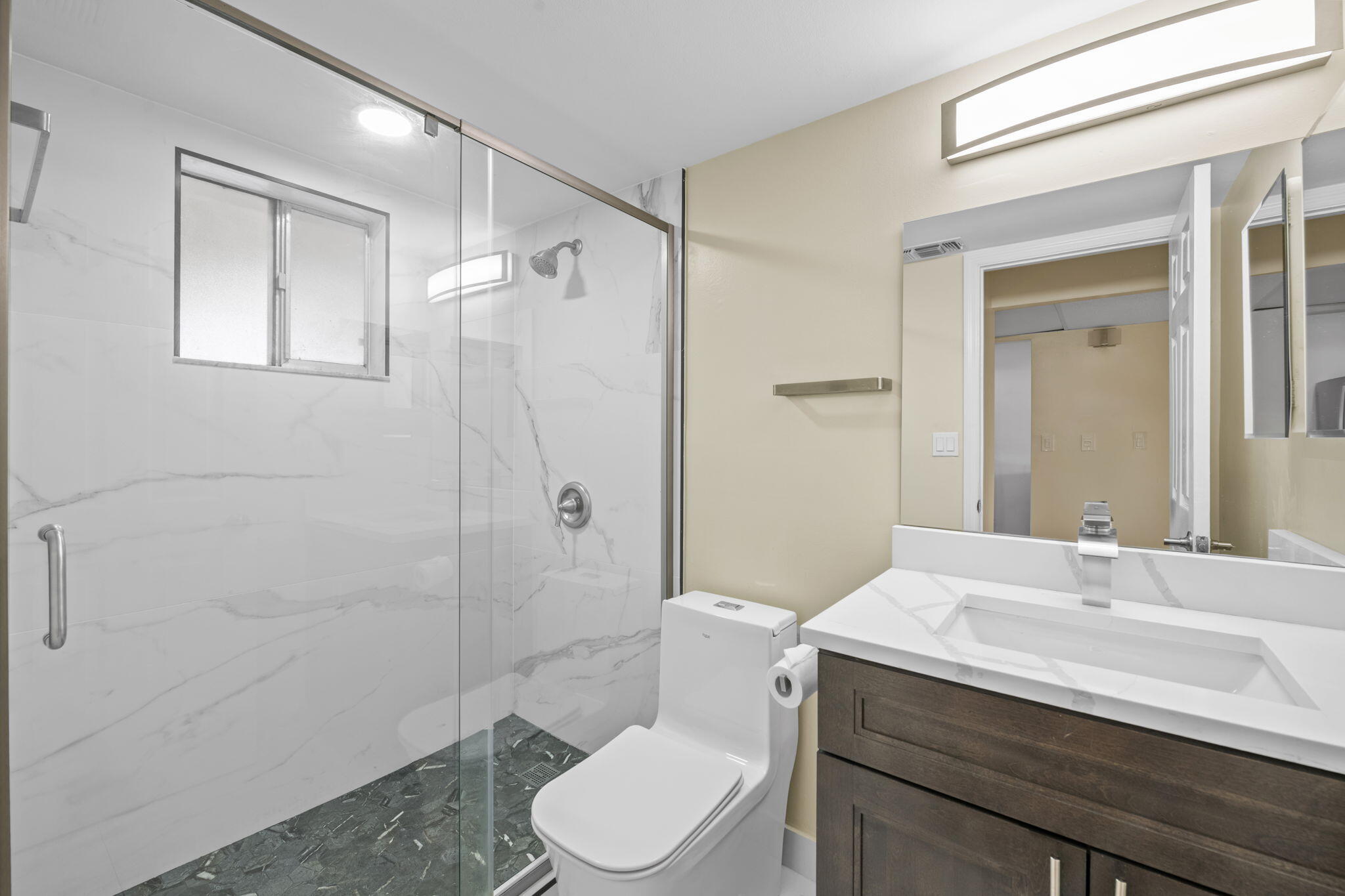 830 Southwest 9th St Circle, Unit 204 Boca Raton, FL 33486 - Photo 5 of 17 Bathroom