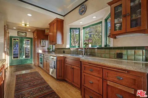 $1,789,000 | 3290 Buckingham Road, Glendale, CA 91206