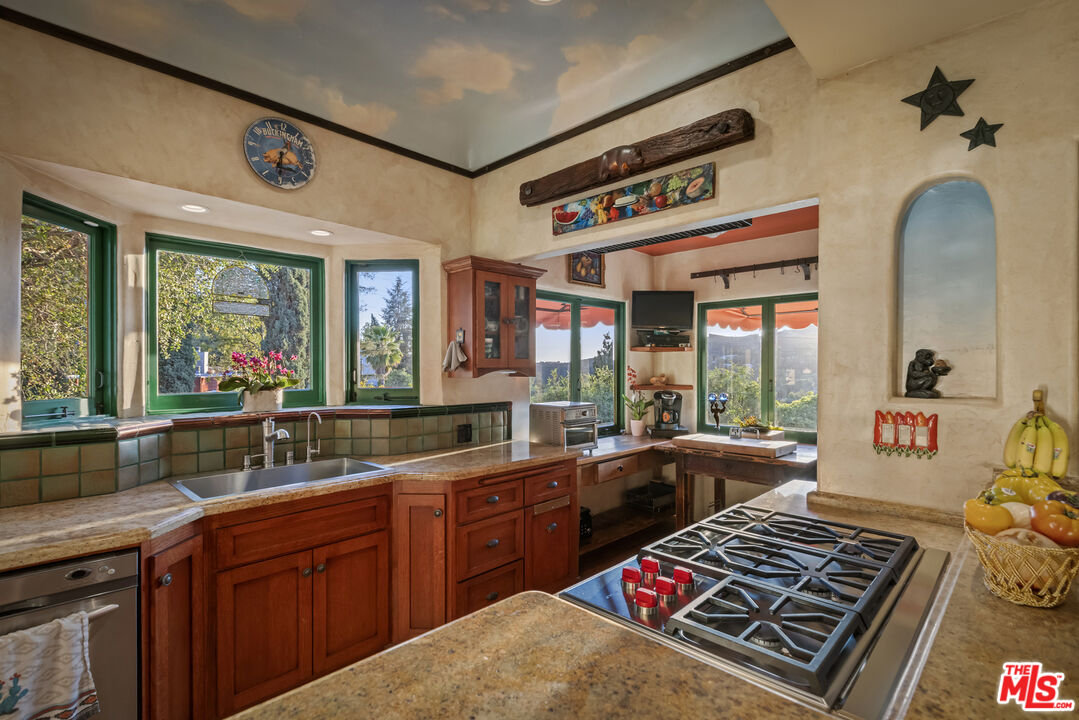 3290 Buckingham Road Glendale, CA 91206 - Photo 29 of 57