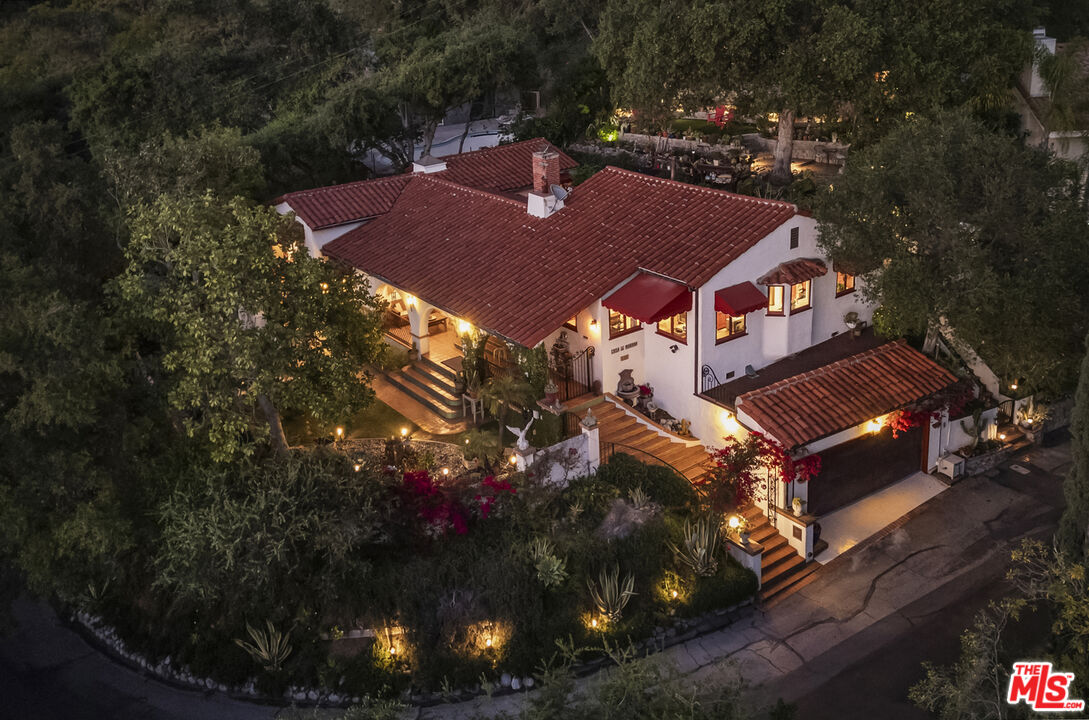 3290 Buckingham Road Glendale, CA 91206 - Photo 3 of 57