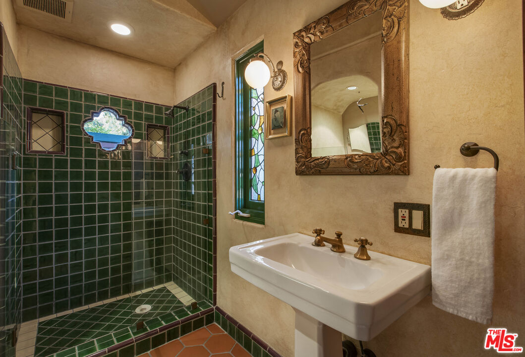 3290 Buckingham Road Glendale, CA 91206 - Photo 31 of 57