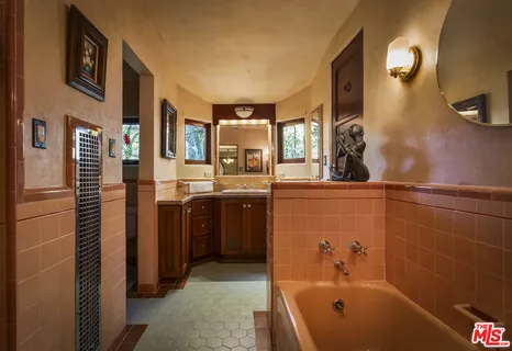 $1,789,000 | 3290 Buckingham Road, Glendale, CA 91206