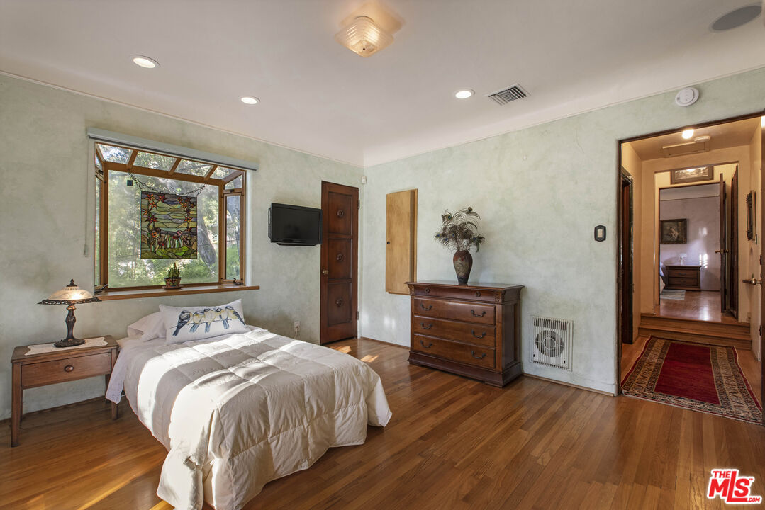 3290 Buckingham Road Glendale, CA 91206 - Photo 37 of 57