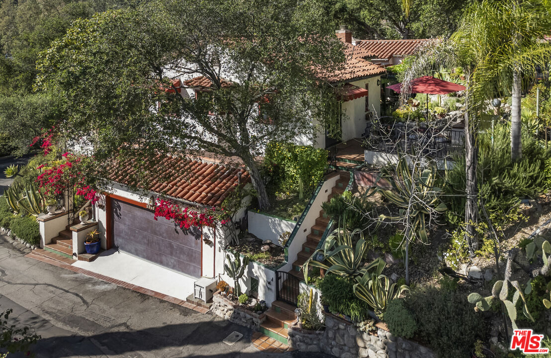 3290 Buckingham Road Glendale, CA 91206 - Photo 4 of 57