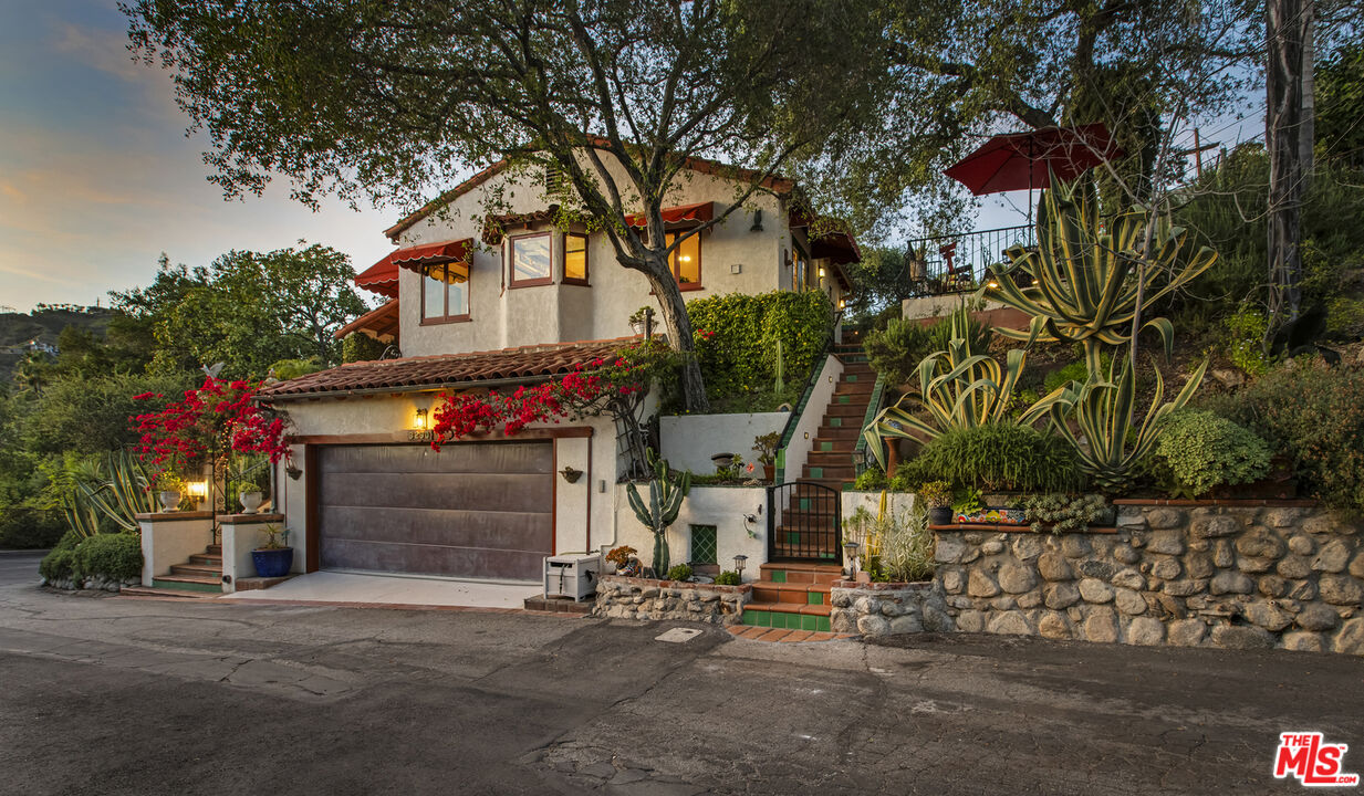 3290 Buckingham Road Glendale, CA 91206 - Photo 9 of 57