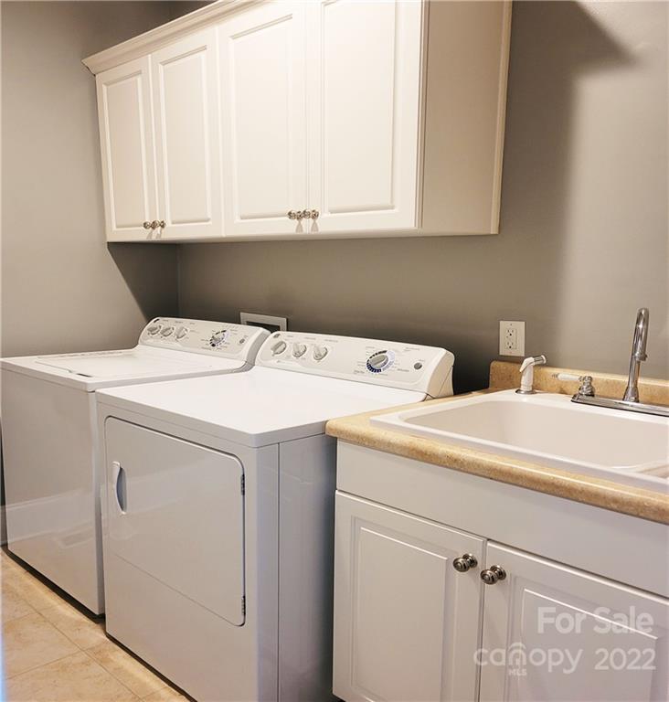 679 Presbyterian Road Mooresville, NC 28115 - Photo 10 of 25 a utility room with dryer and washer