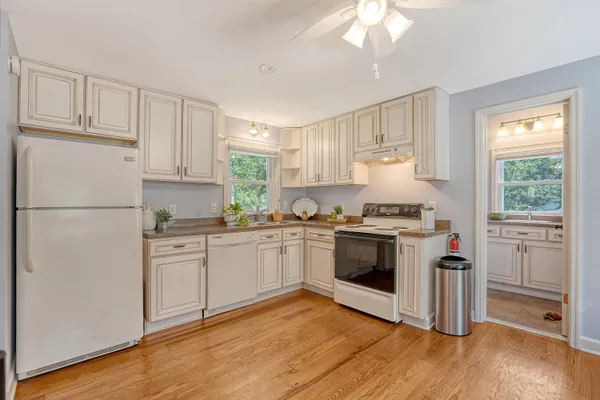 $1,280,000 | 301 East Richardson Avenue, Summerville, SC 29483