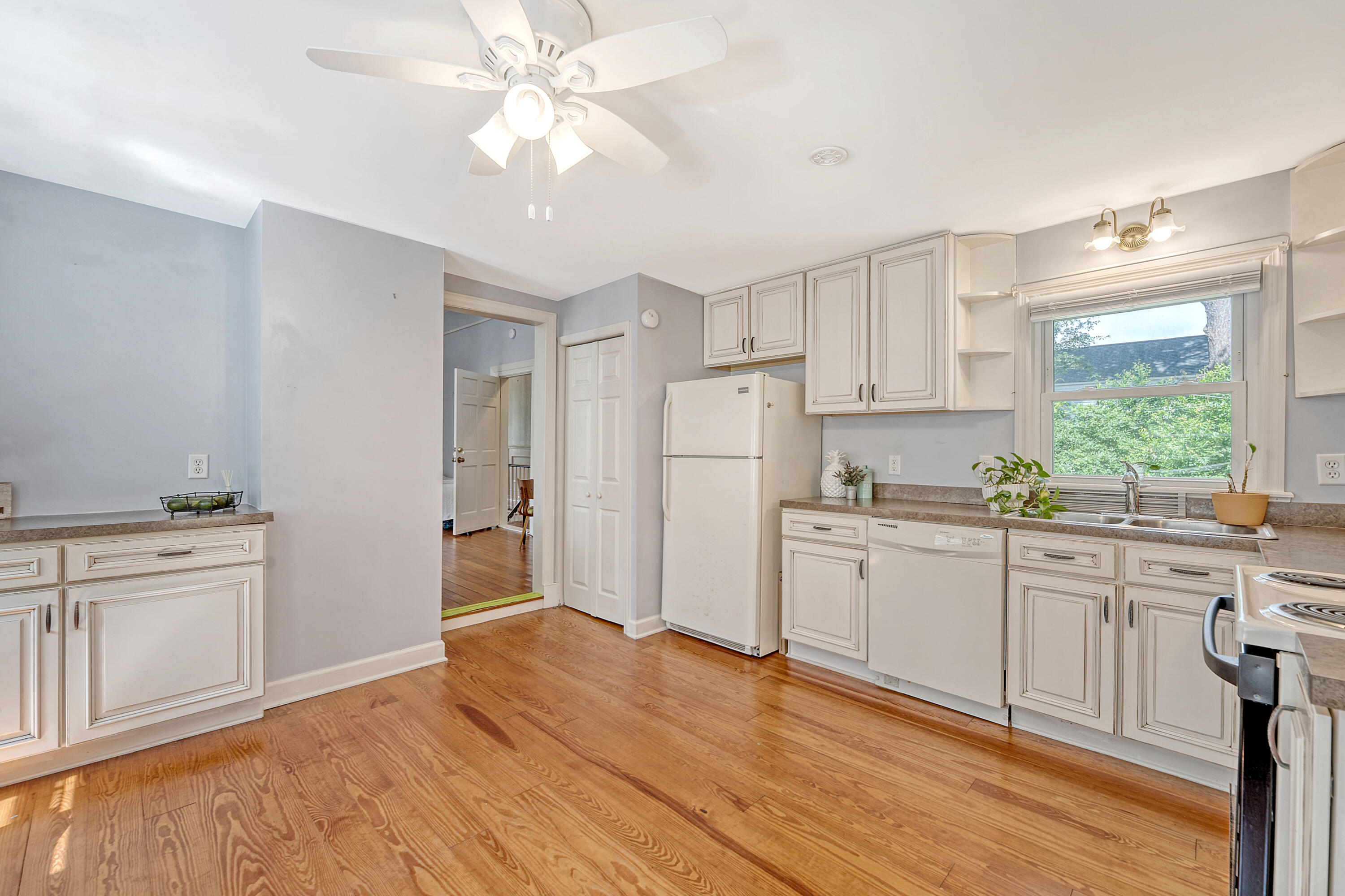 301 East Richardson Avenue Summerville, SC 29483 - Photo 18 of 102 DSC09352_53 copy