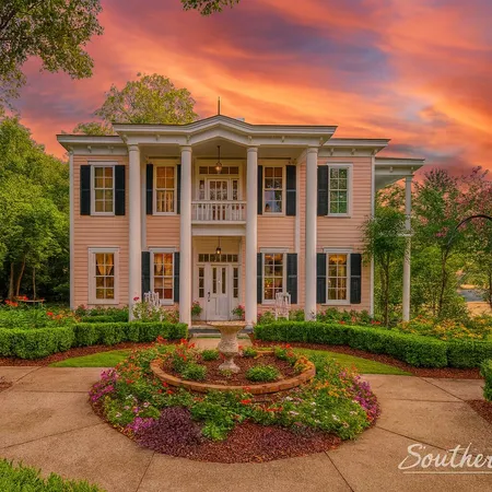 $1,280,000 | 301 East Richardson Avenue, Summerville, SC 29483