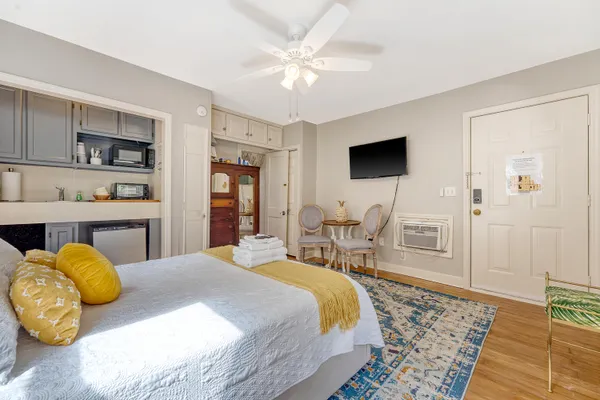 $1,280,000 | 301 East Richardson Avenue, Summerville, SC 29483