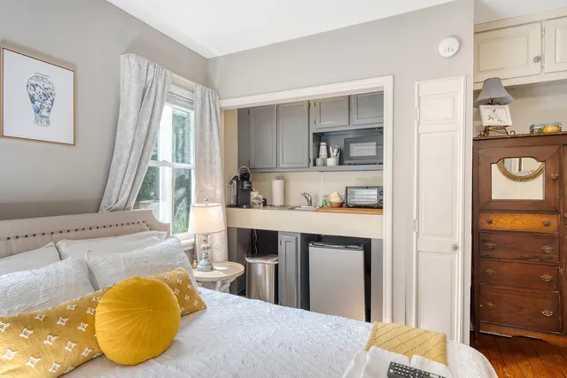 $1,285,000 | 301 East Richardson Avenue, Summerville, SC 29483