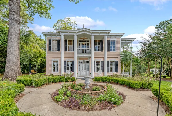 $1,280,000 | 301 East Richardson Avenue, Summerville, SC 29483