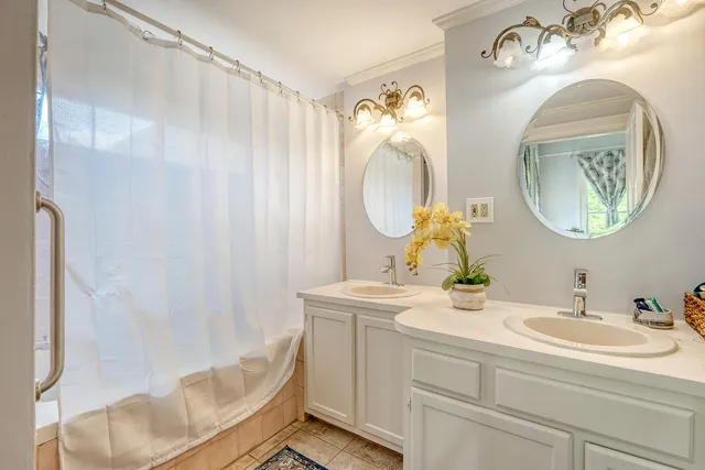 $1,285,000 | 301 East Richardson Avenue, Summerville, SC 29483