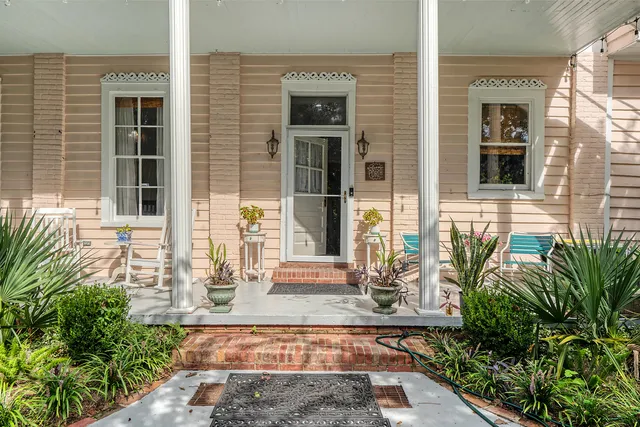 $1,285,000 | 301 East Richardson Avenue, Summerville, SC 29483