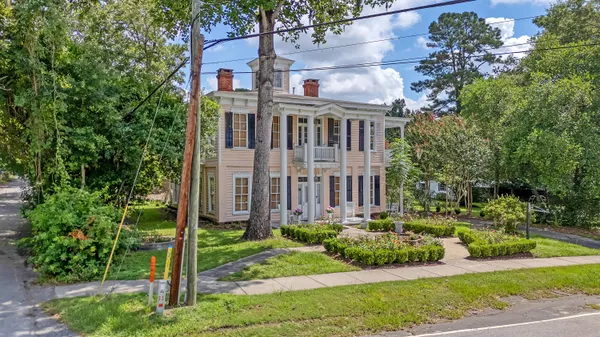 $1,280,000 | 301 East Richardson Avenue, Summerville, SC 29483