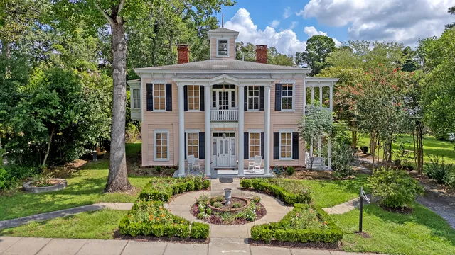 $1,285,000 | 301 East Richardson Avenue, Summerville, SC 29483